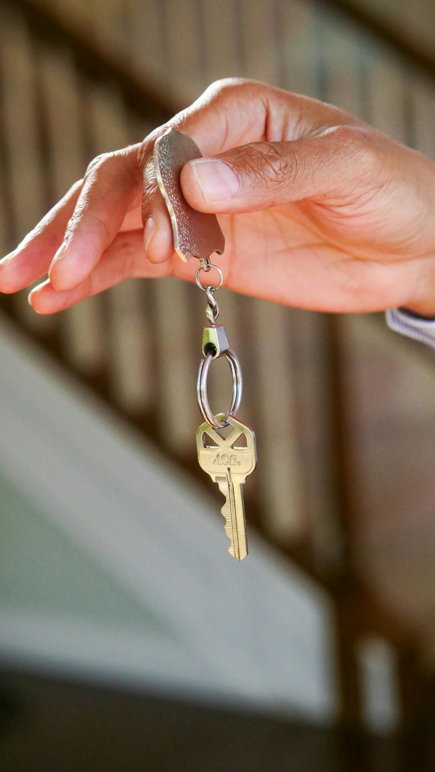 pexels-kindelmedia-7578984 Recibiendo llaves para casa en guadalajara